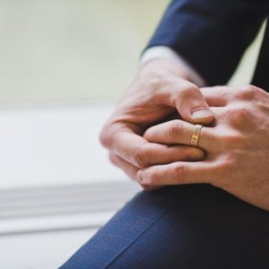 What’s the Deal With Men’s Wedding Rings?
